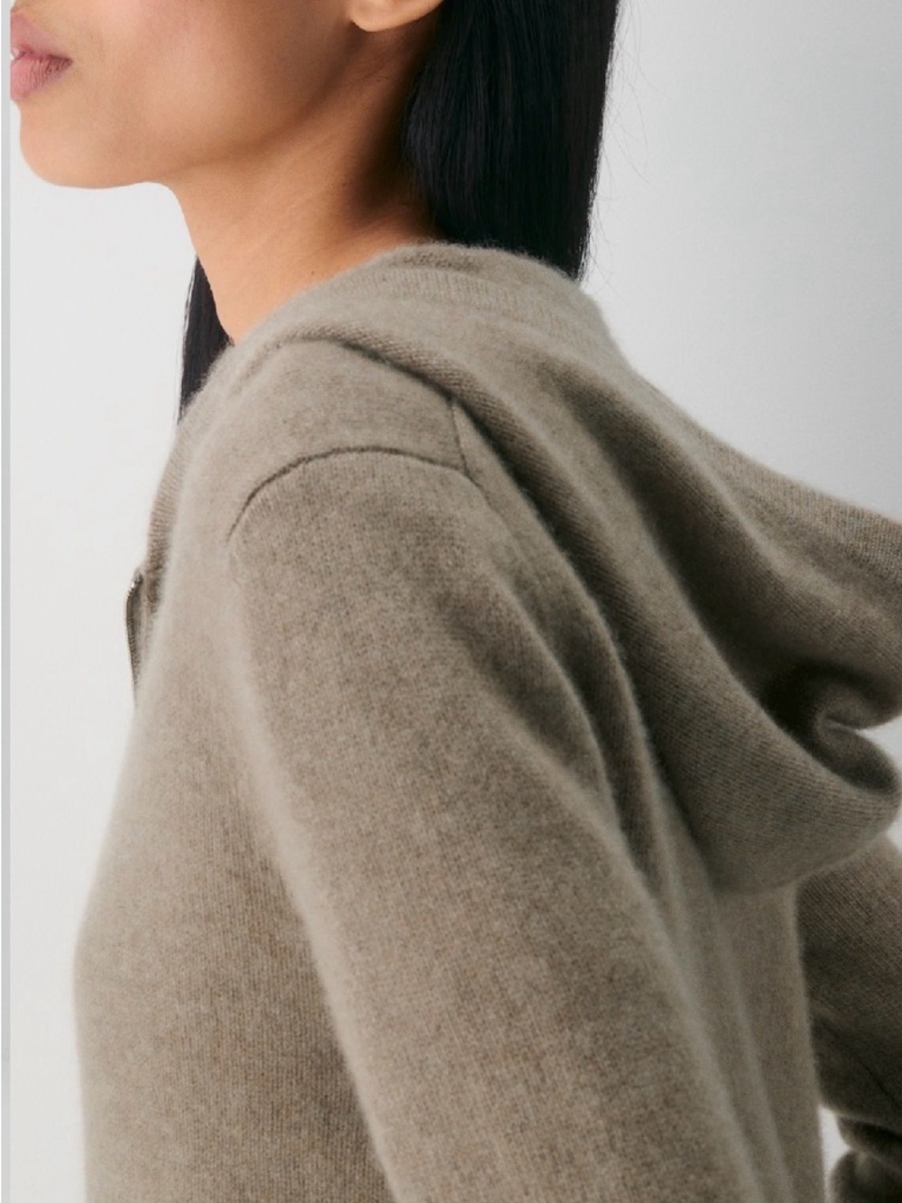 Aritzia
Essential Cashmere Idyllic Zip Hoodie - Picture 4 of 13